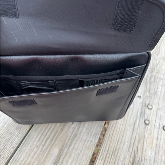 Fellowes Black Leather Wheeled Carry-on Travel Bag
22" handle #Pilots #Business - Picture 13 of 15